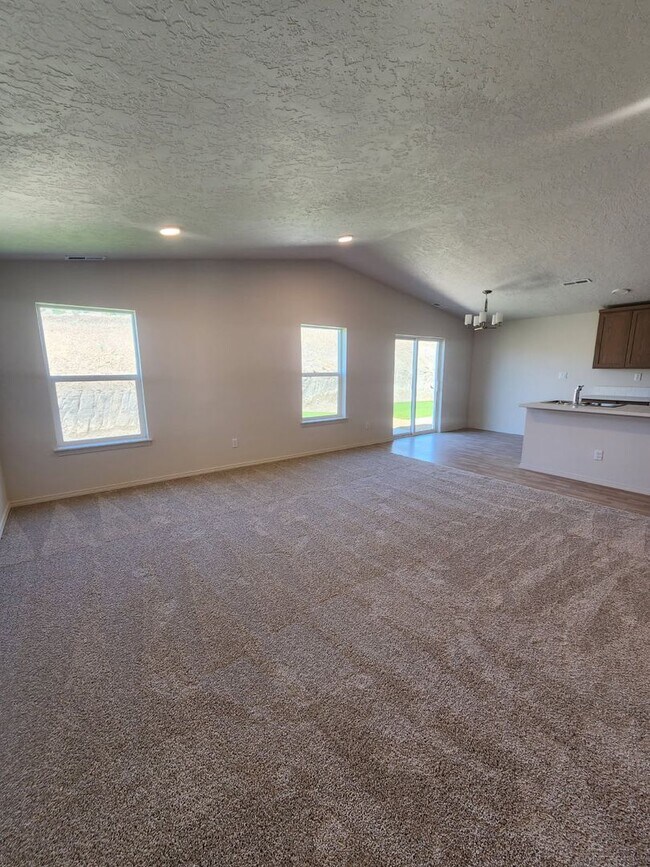 Foto del edificio - Open House Fri. 7/31, 11am-1pm and 4pm-6pm