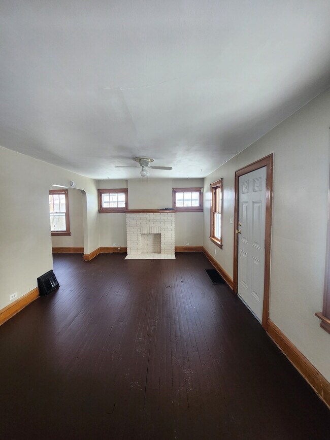 Building Photo - 87 Brighton Dr