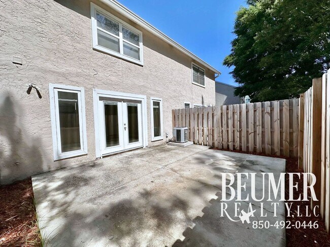 Building Photo - Charming 2 bedroom, 2.5 bath townhome for rent in SW Pensacola!