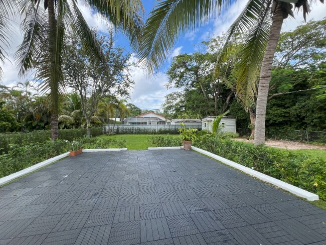 Foto del edificio - 6415 SW 82nd St