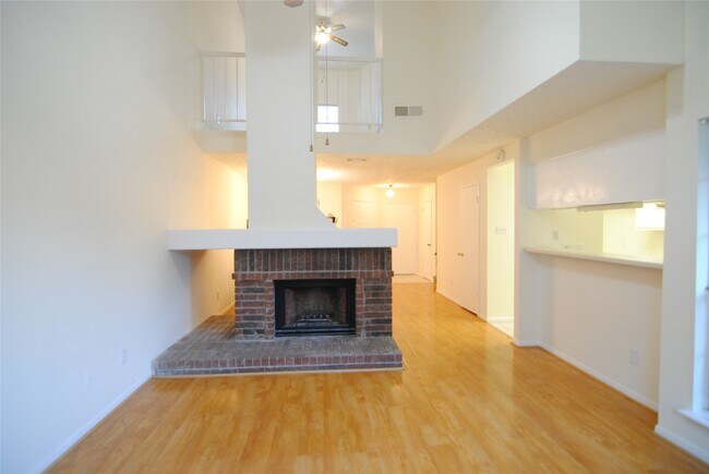 Foto del edificio - 43 E Park W Dr