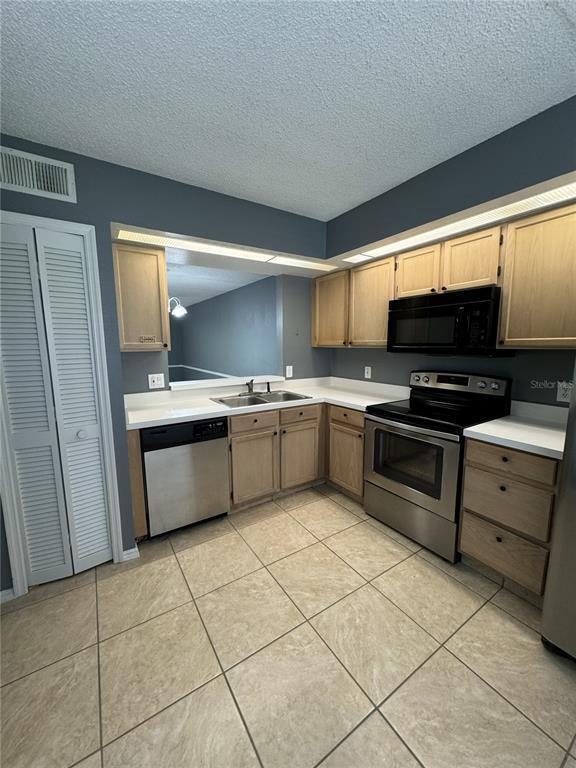 Foto del edificio - 13815 Timberland Dr