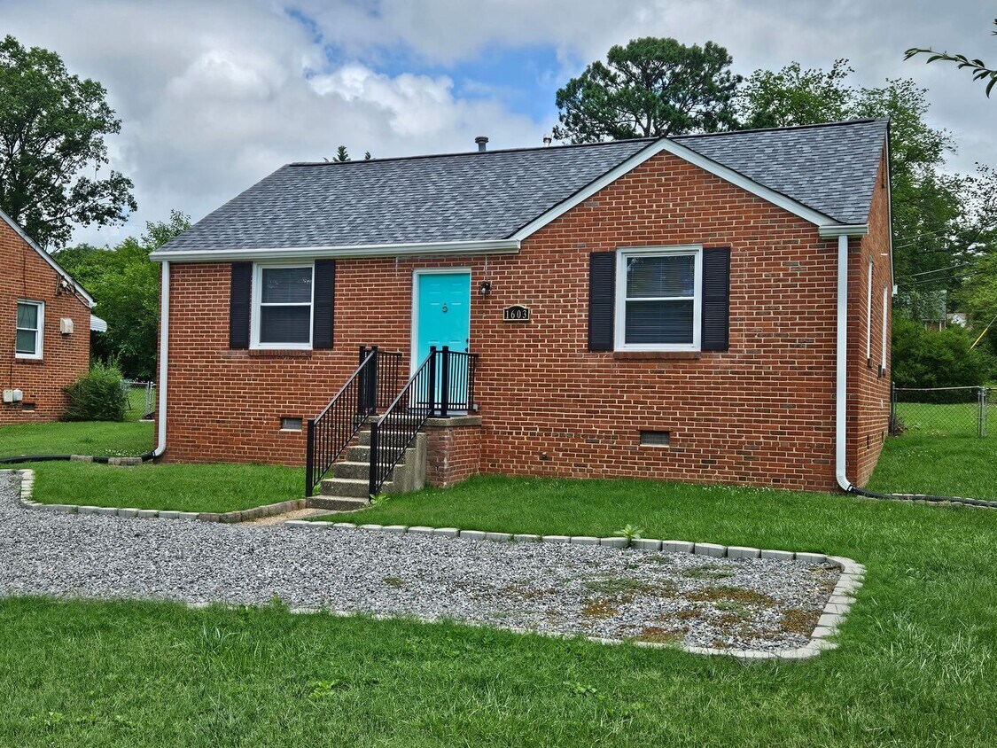 Foto principal - Newly Renovated 3BR/1BA Home - West End - ...