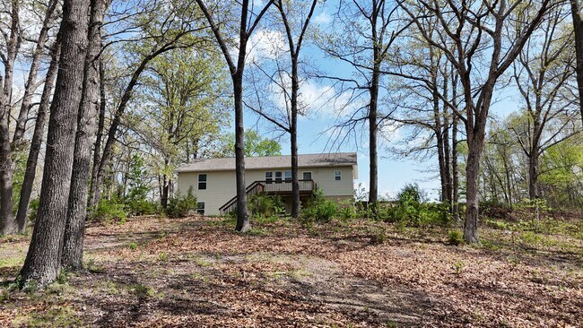Building Photo - Cozy 2 Bed Home Near Lake of the Ozarks