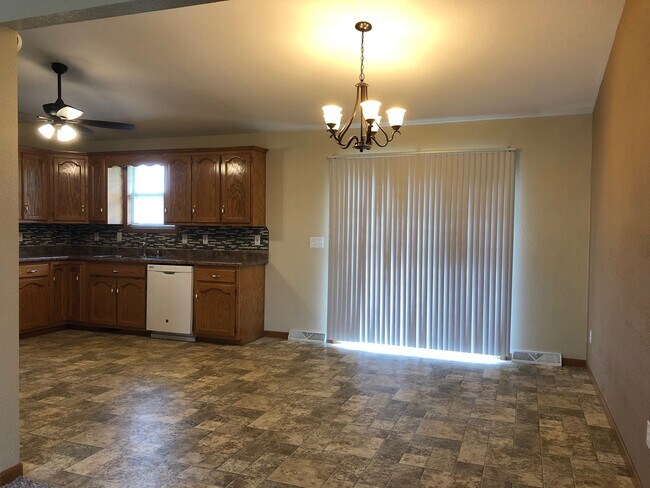 Foto del edificio - $1,125 - 3Bed/3Bath, House