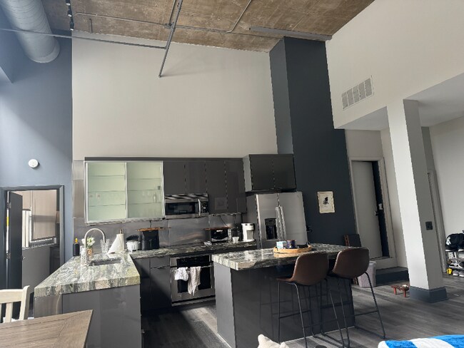 Building Photo - 420 W Belmont Ave