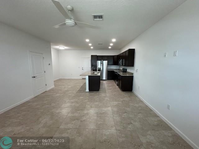 Foto del edificio - 4658 Longwood Lake Sq