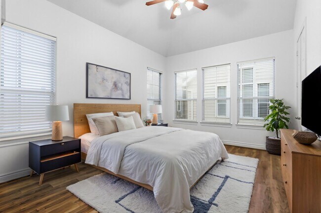 Foto del edificio - 1303 Sherwood Point Ln