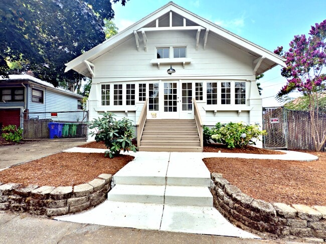 Building Photo - 125 NE 84th Ave