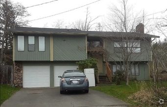 Building Photo - 2808 St Clair St