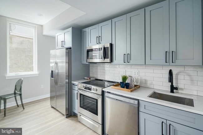 Building Photo - 2600 W Girard Ave