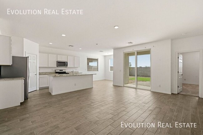 Building Photo - 11461 E Ulysses Ave