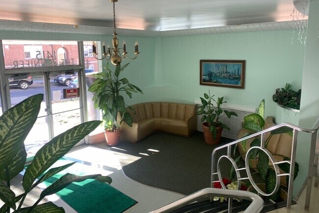 Lobby - 1415 Tuckerman St NW