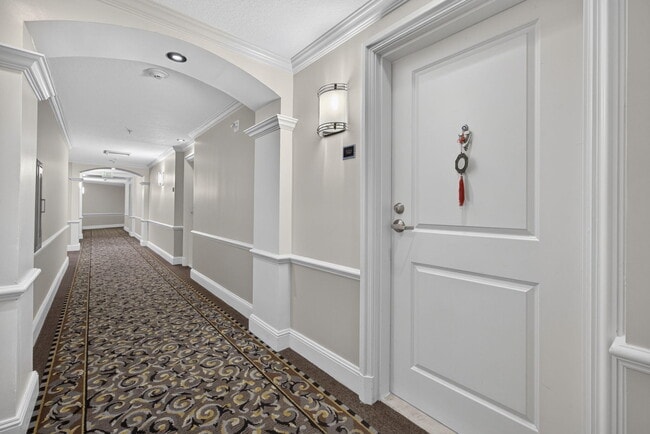 Building Photo - 403 S Sapodilla Ave