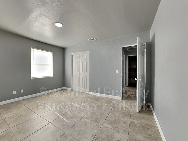 Building Photo - 822 Forest Ln