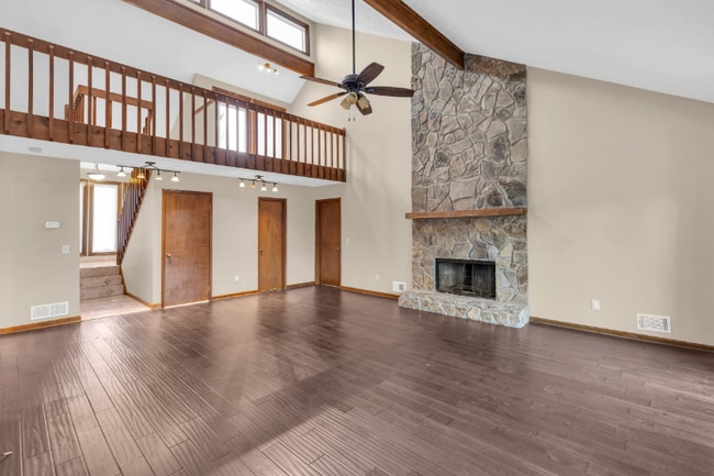 Photo - 1616 Maple Ridge Dr House