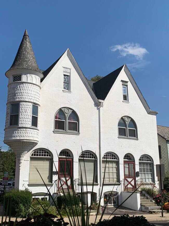 Foto del edificio - 6 E Temple Ave