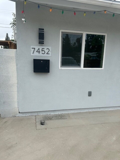 Foto principal - 7452 Ponce Ave