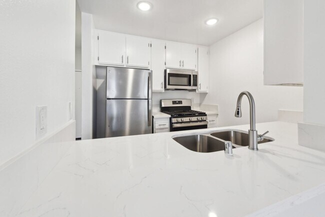 Interior Photo - 845 S. Kingsley