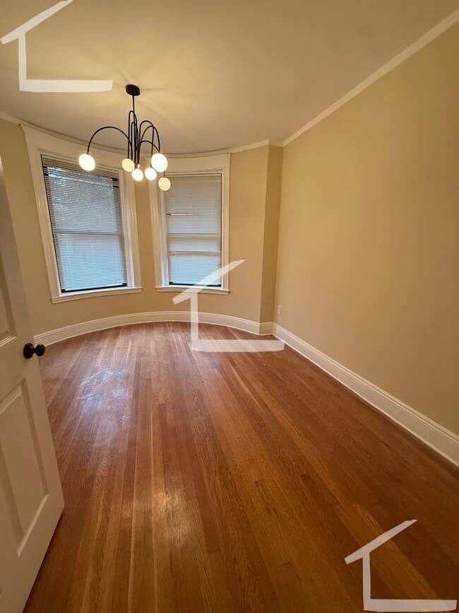 Building Photo - Luxuriously Renovated apartment perfect for BU students, available 9/1/26