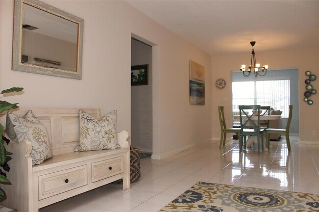 Foto del edificio - 2706 NE 57th St