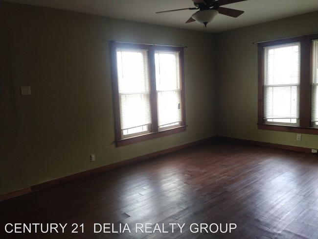 Building Photo - 3 br, 2 bath House - 120 South Texas St.