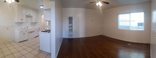 Foto del edificio - $1 MO Free North Park Charmer! 1bdr with hardwood floors (Texas)