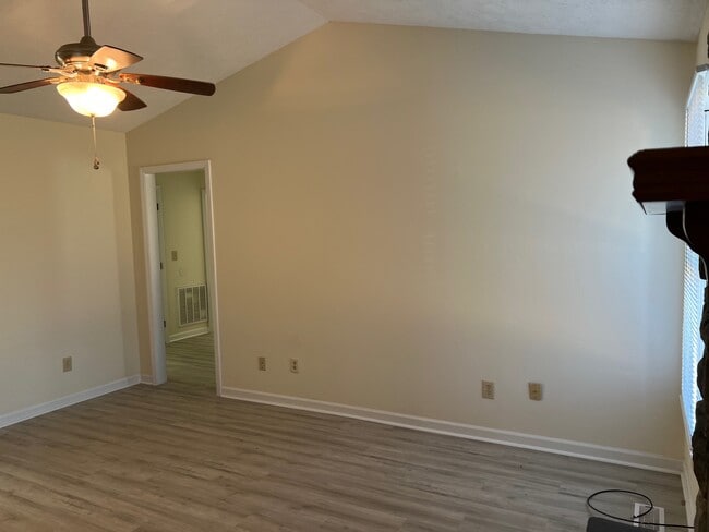 Foto del edificio - 5068 Linton Hall Rd