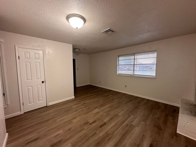 Foto del edificio - 6623 NW Denver Ave