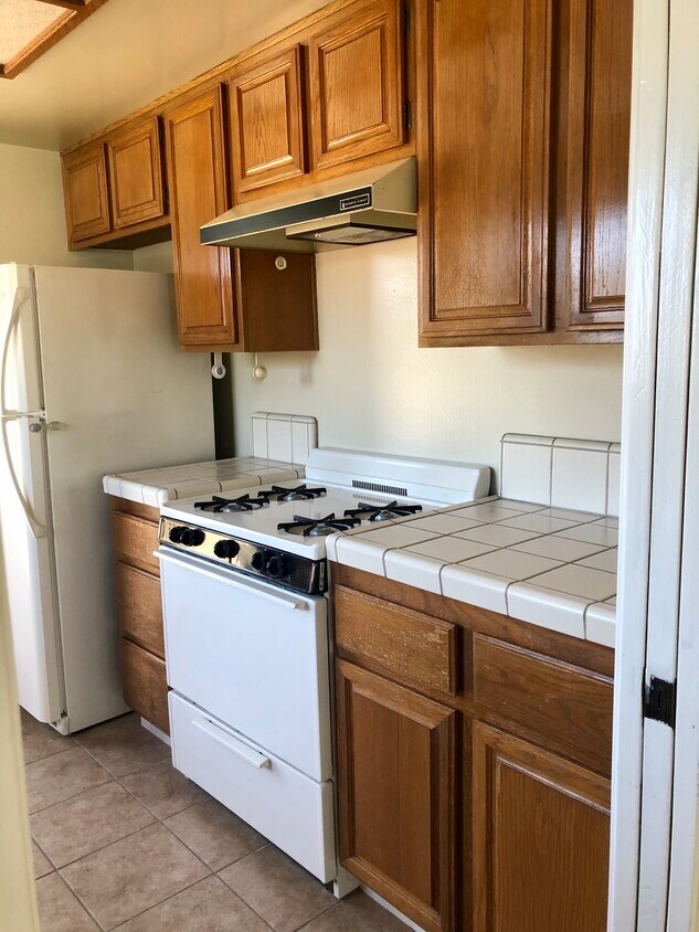 Kitchen - 146 Loma Vista St