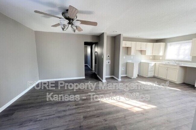 Building Photo - 1816 SW Moundview Dr