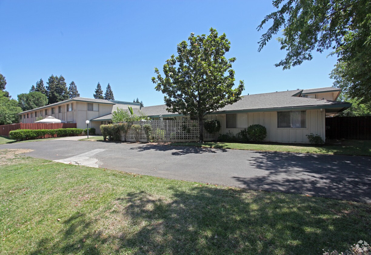 Saratoga Apartments Sacramento, CA