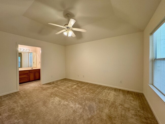 Building Photo - 3BR / 2BA Duplex in Hewitt, Texas | Midway...