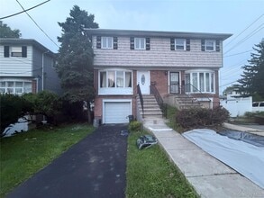 Building Photo - 4 Gerri Ln