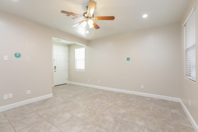 Foto del edificio - 10115 Mayflower Bay Ave