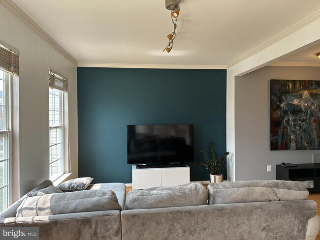 Building Photo - 20471 Blue Heron Terrace