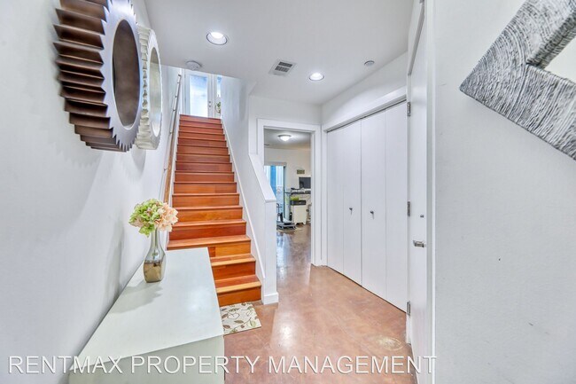 Building Photo - 3 br, 3 bath House - 1158 E. CARSON AVE
