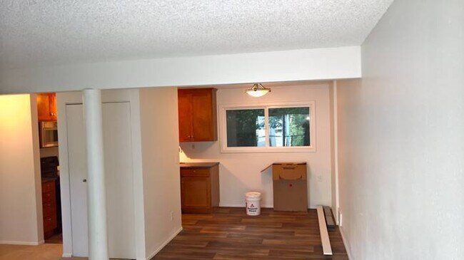 Building Photo - Cozy 2 beds 1.5 bath in Mercer Island, min...