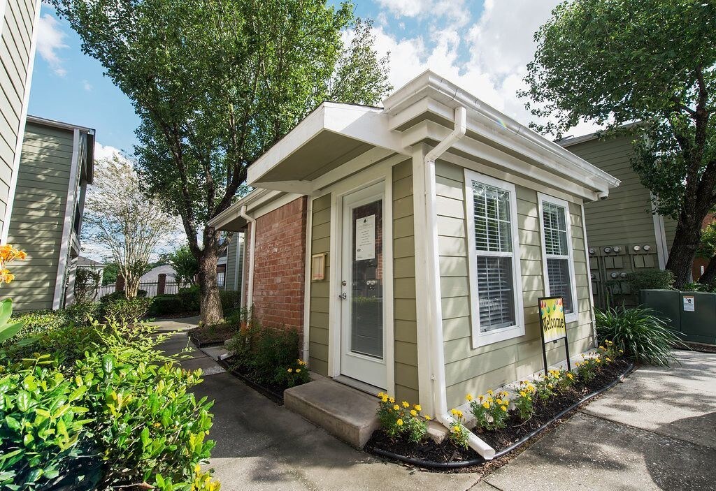 Woodcreek Village Apartments in Houston, TX