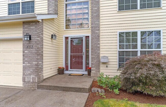 Foto del edificio - 852 Burgundy Ave NE