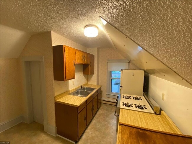 Building Photo - 226 3rd Ave NE