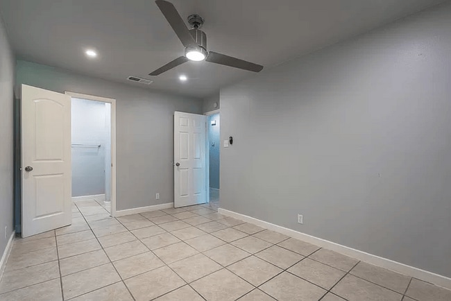 Building Photo - 6809 Blue Dawn Trl