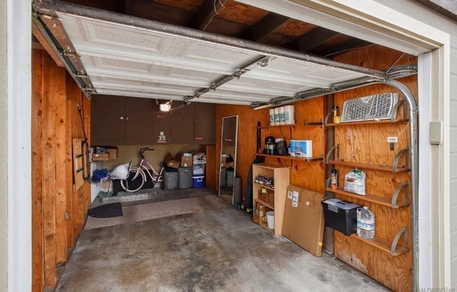 garage is empty now - 615 Vine St