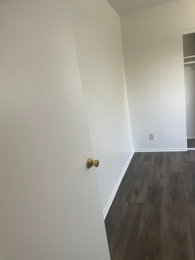 Building Photo - 1bd/1ba in Panorama City