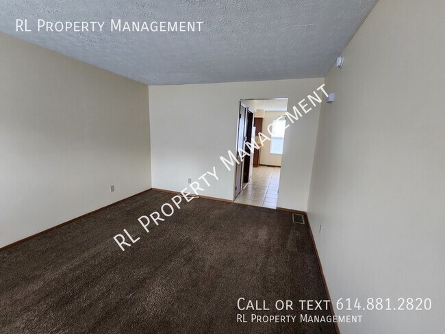 Building Photo - 2 bedroom 1.5 bathroom townhome in Reynold...