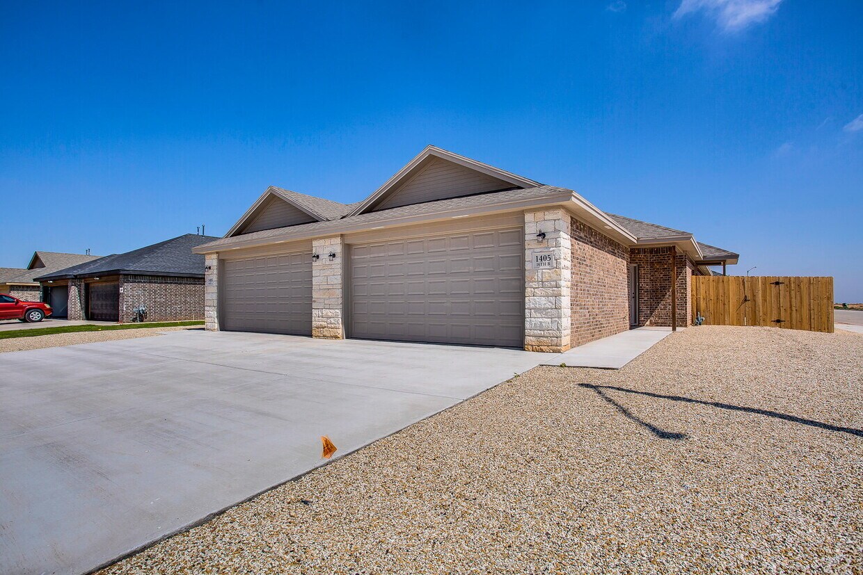 Primary Photo - Like-New Construction 3/2/2 in Shallowater!