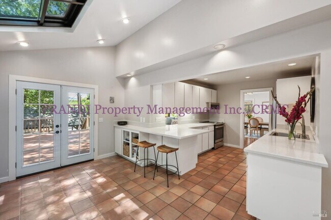 Foto del edificio - Retreat Like Home with Recent Upgrades Thr...