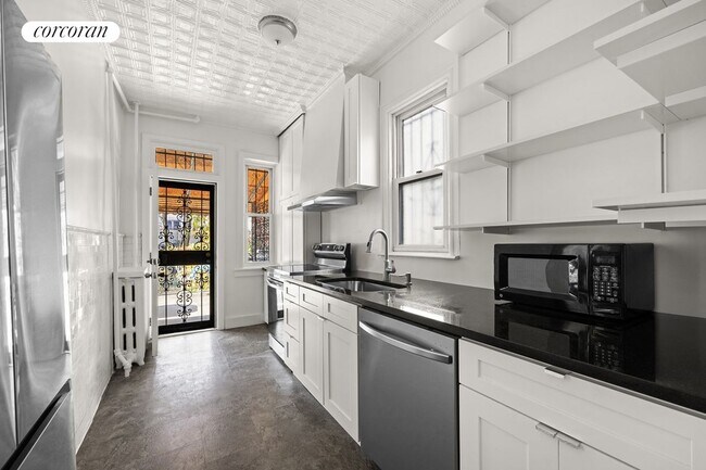 Foto del edificio - 280 E 8th St