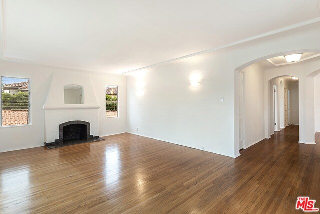 Building Photo - 369 N Kings Rd