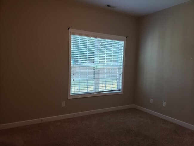 Foto del edificio - 2131 Yates Ranch Rd